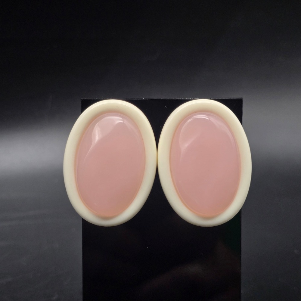 Avon Shades of Spring Earrings Pink Cream Oval Plastic Ovals Pierced Post